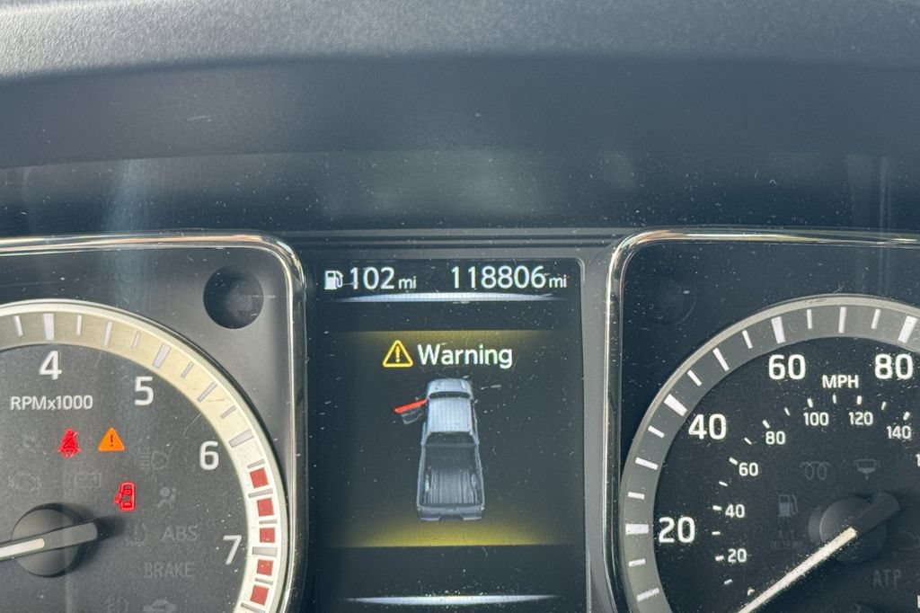 Used 2017 Nissan Titan SV AWD/4WD image 19