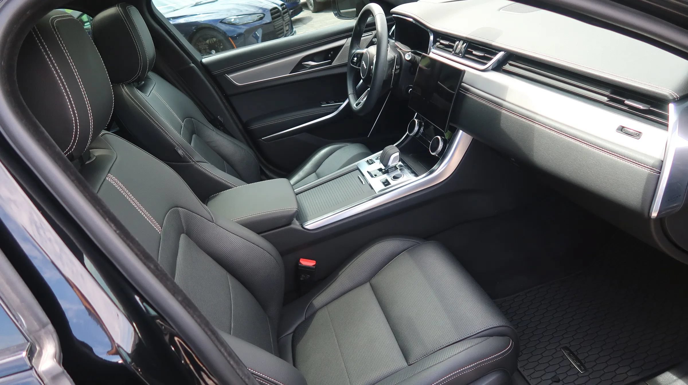 Used 2024 Jaguar XF R-Dynamic SE AWD/4WD image 26