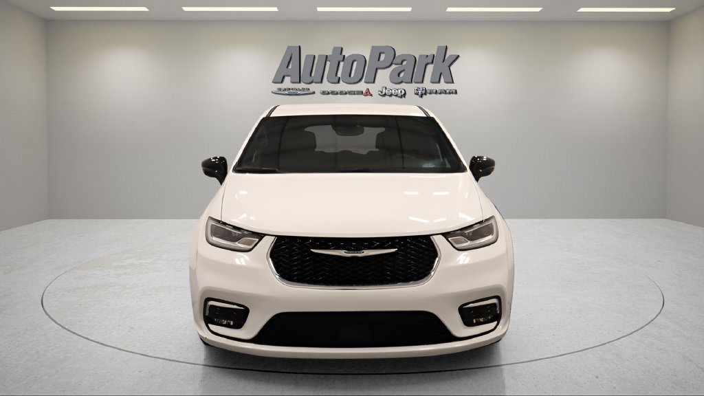 Certified 2025 Chrysler Pacifica Select FWD image 3