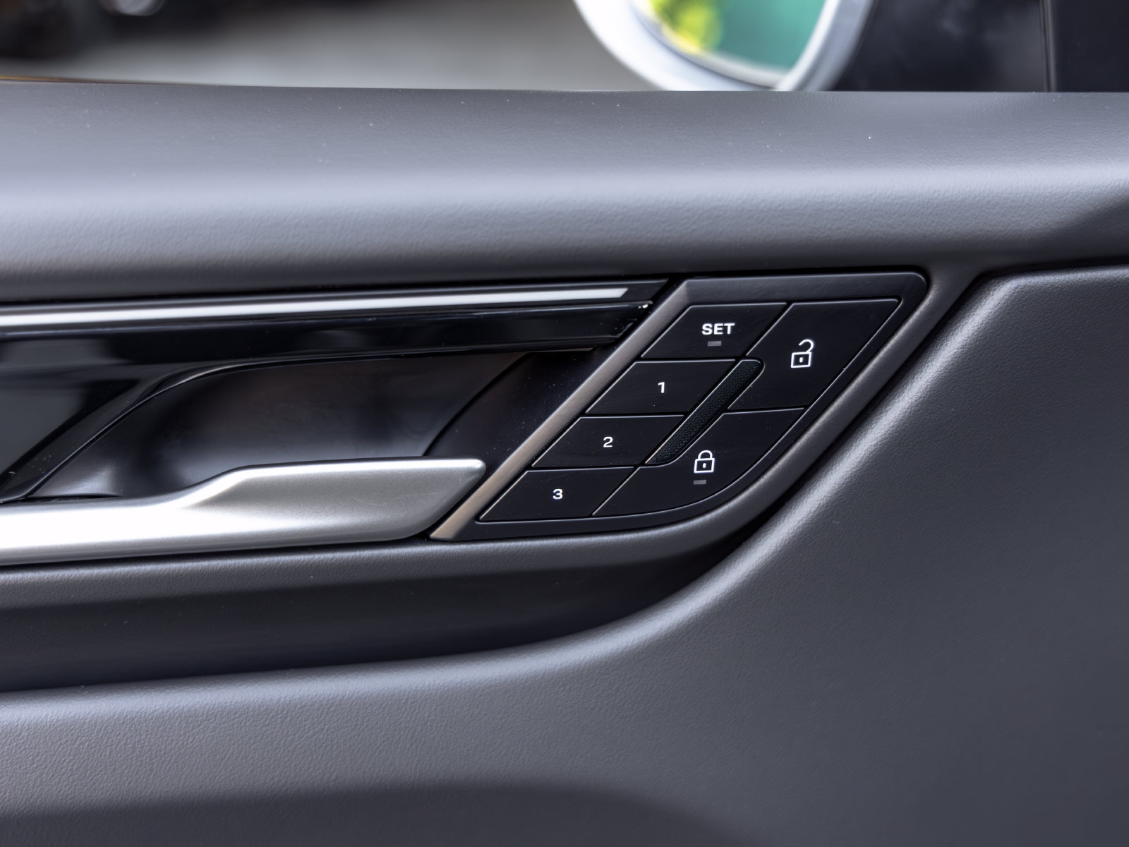 Certified 2025 Porsche Macan Electric RWD image 21