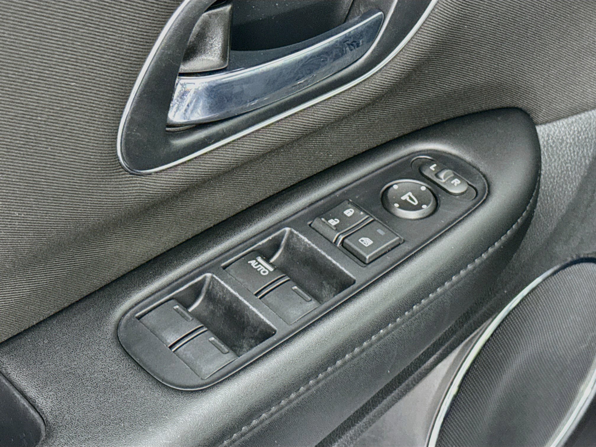 Used 2016 Honda HR-V EX image 17