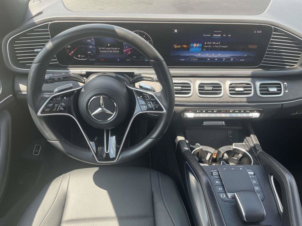 Certified 2025 Mercedes-Benz GLE 350 4MATIC w/ AMG Line Exterior image 2