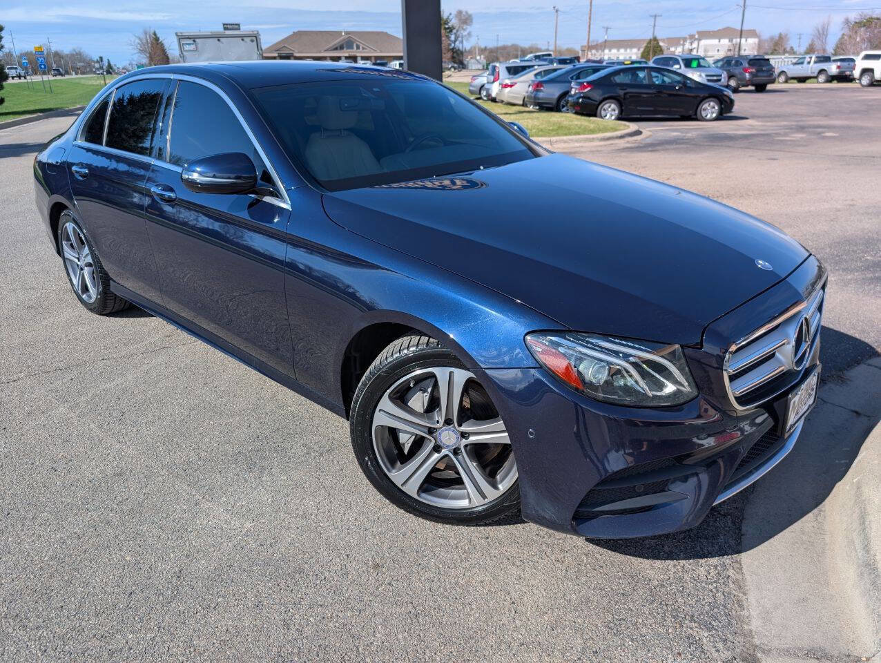 Used 2017 Mercedes-Benz E 300 4MATIC image 3