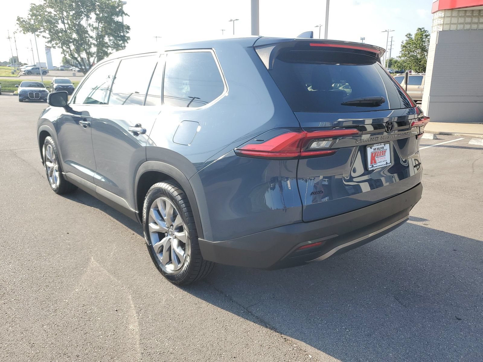 Used 2024 Toyota Grand Highlander AWD image 3