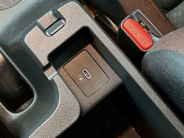 Used 2024 Nissan Versa SR image 32