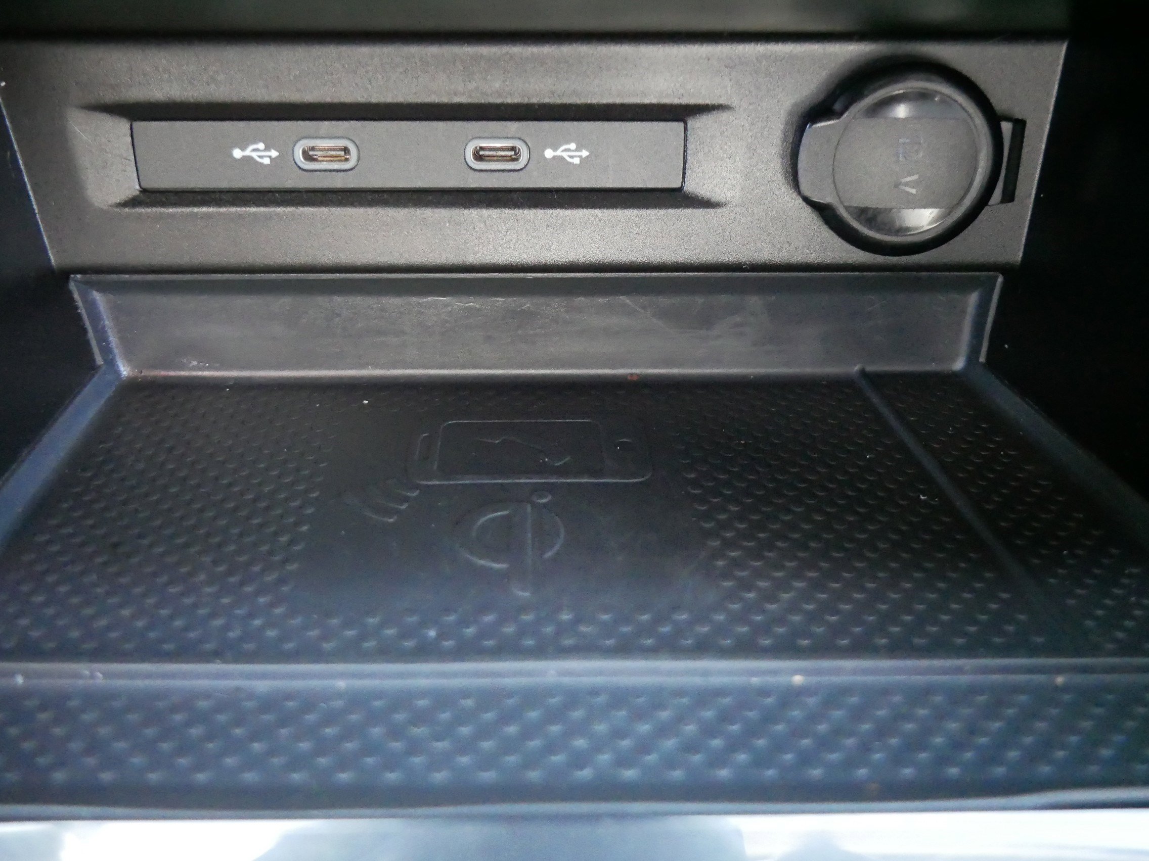 Certified 2023 Volkswagen Tiguan SE R-Line image 30