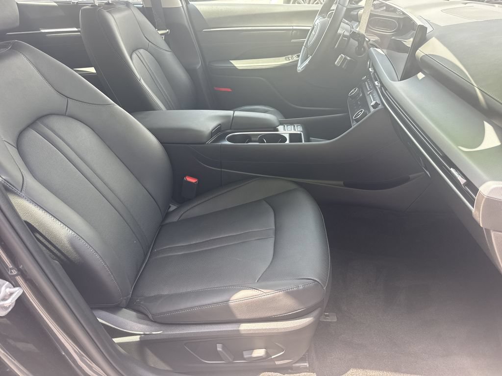 Used 2025 Hyundai Sonata Limited FWD image 12
