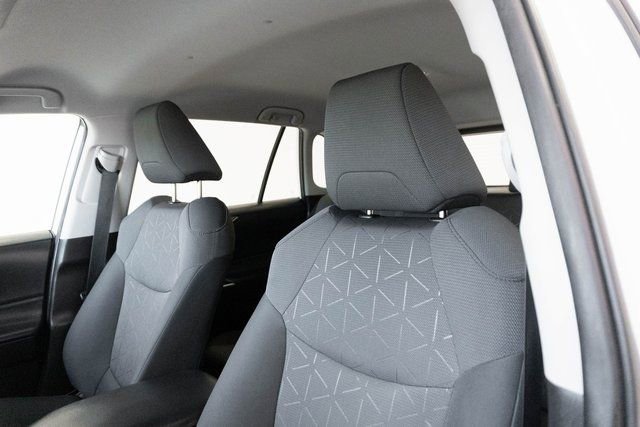 Used 2021 Toyota RAV4 XLE image 16