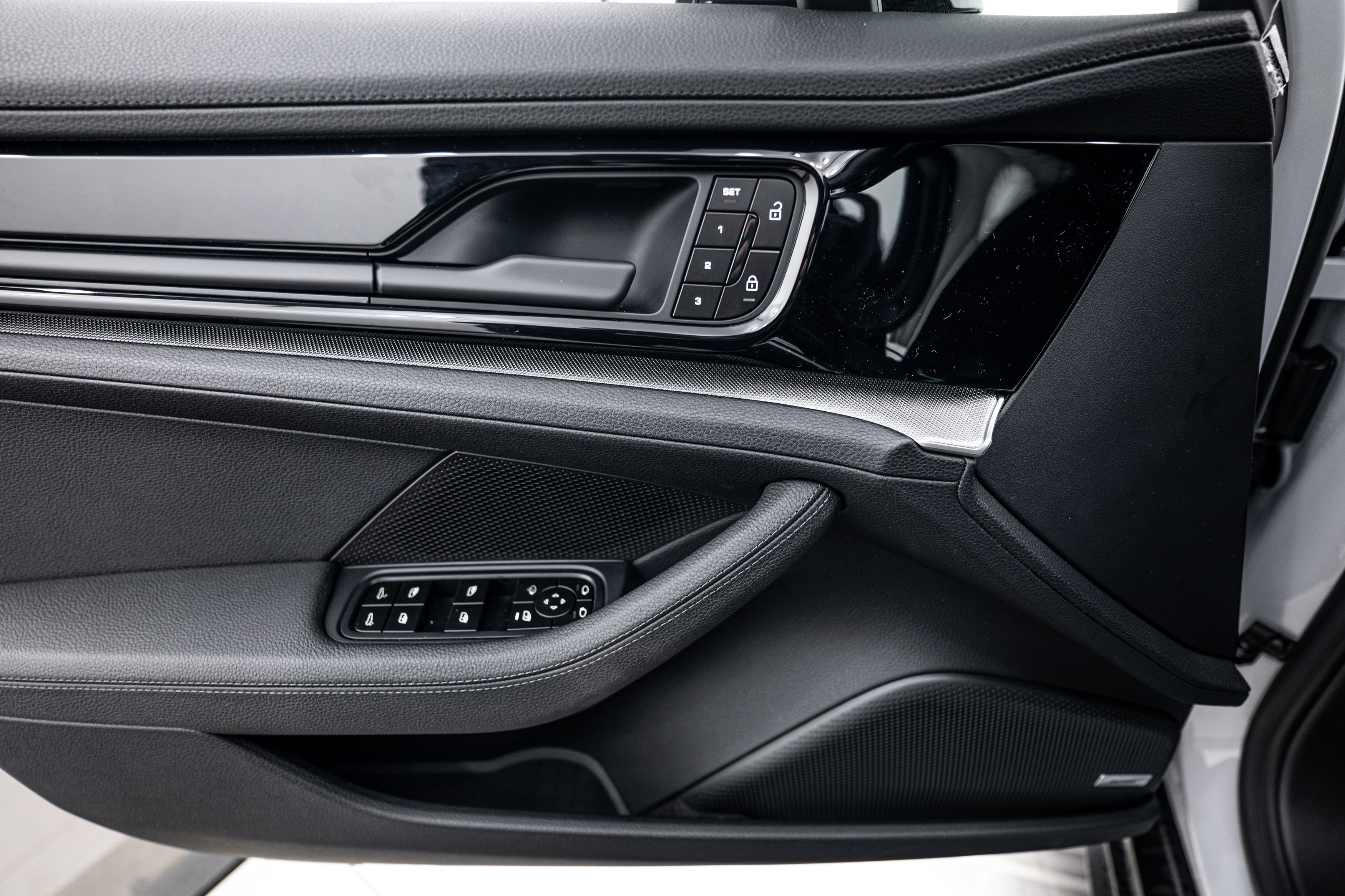 Certified 2026 Porsche Panamera 4 AWD/4WD image 17