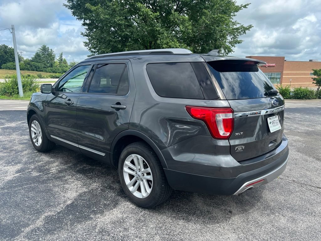 Used 2017 Ford Explorer XLT FWD image 4