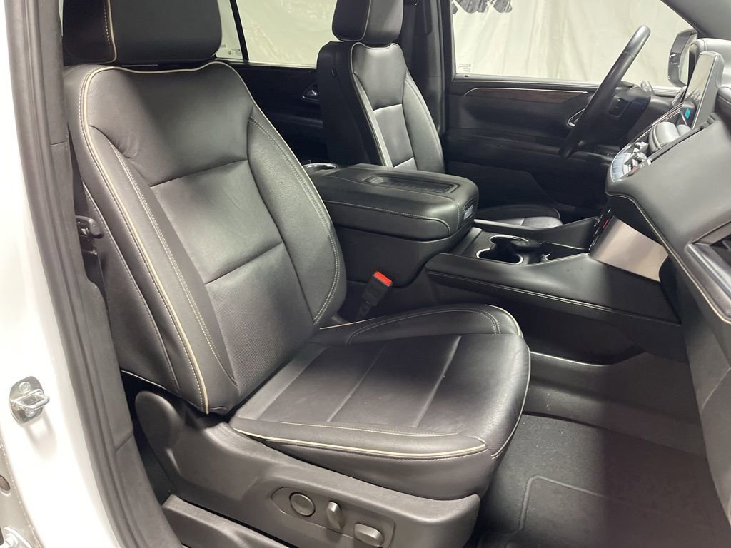 Used 2024 Chevrolet Suburban Premier image 11