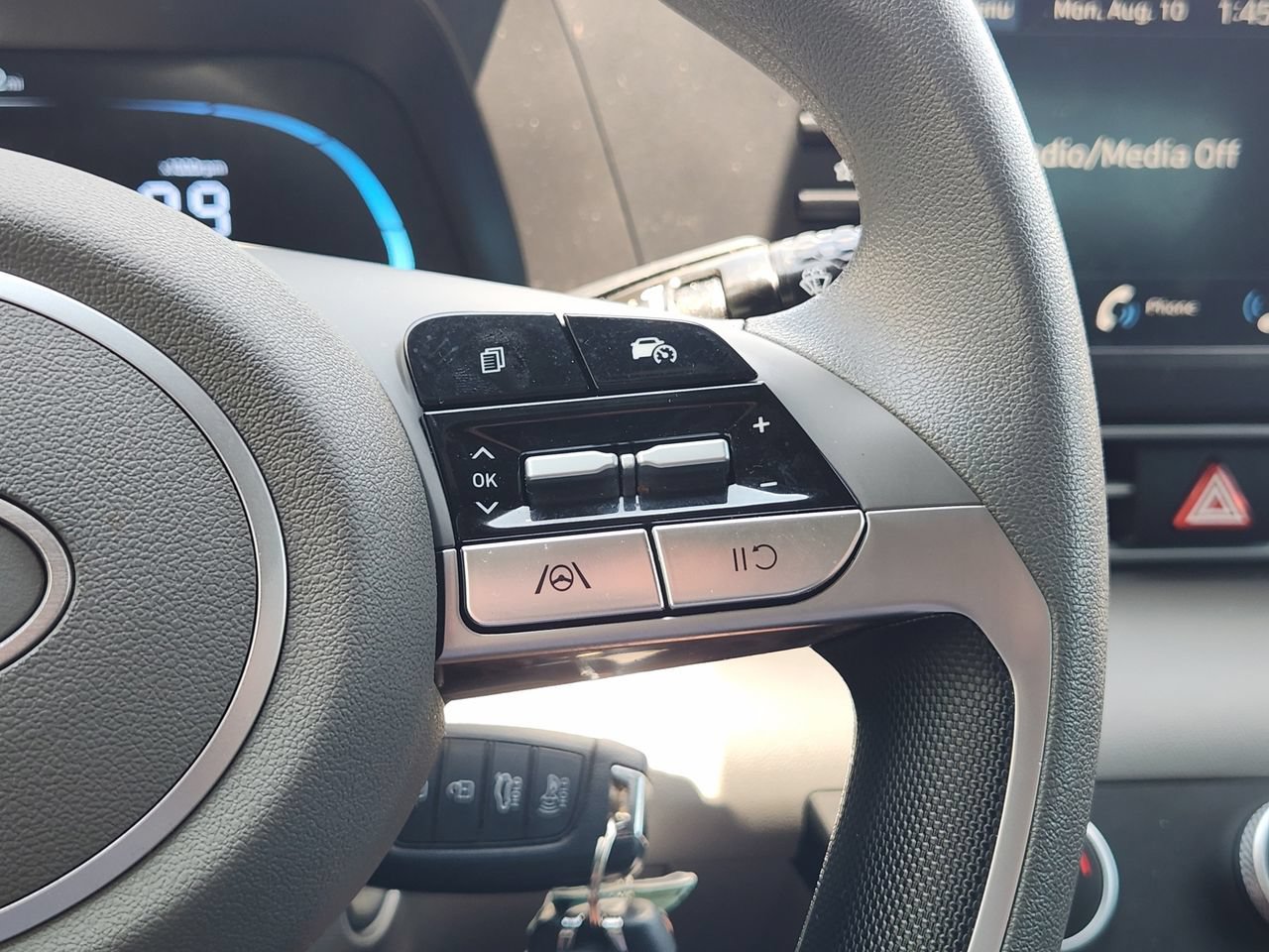 Certified 2025 Hyundai Elantra SE FWD image 27