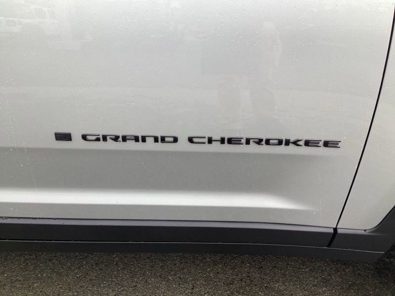 New 2025 Jeep Grand Cherokee Altitude AWD/4WD image 10
