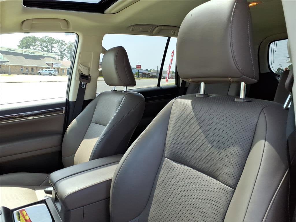 Used 2023 Lexus GX 460 Luxury w/ Sport Design Package AWD/4WD image 17