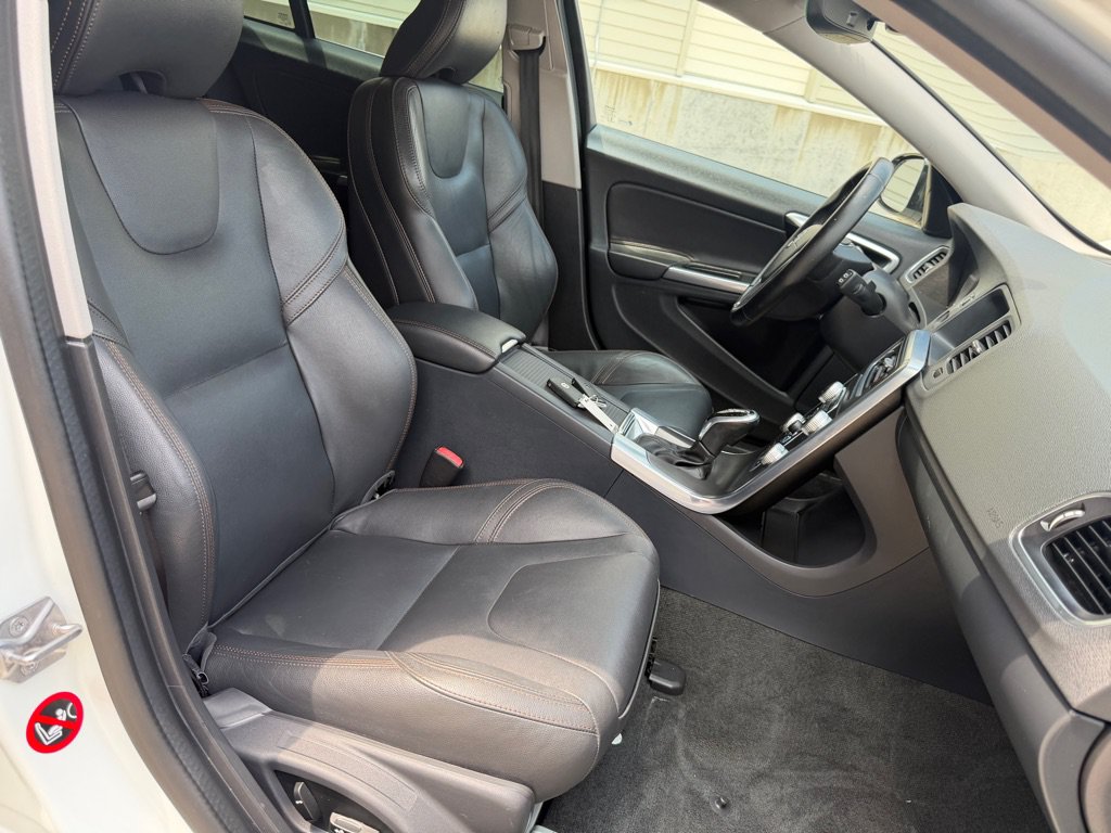 Used 2016 Volvo V60 T5 Cross Country AWD/4WD image 24