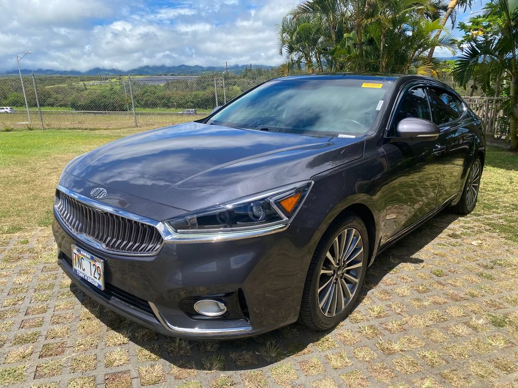 Used 2017 Kia Cadenza Premium w/ Luxury Package FWD image 3