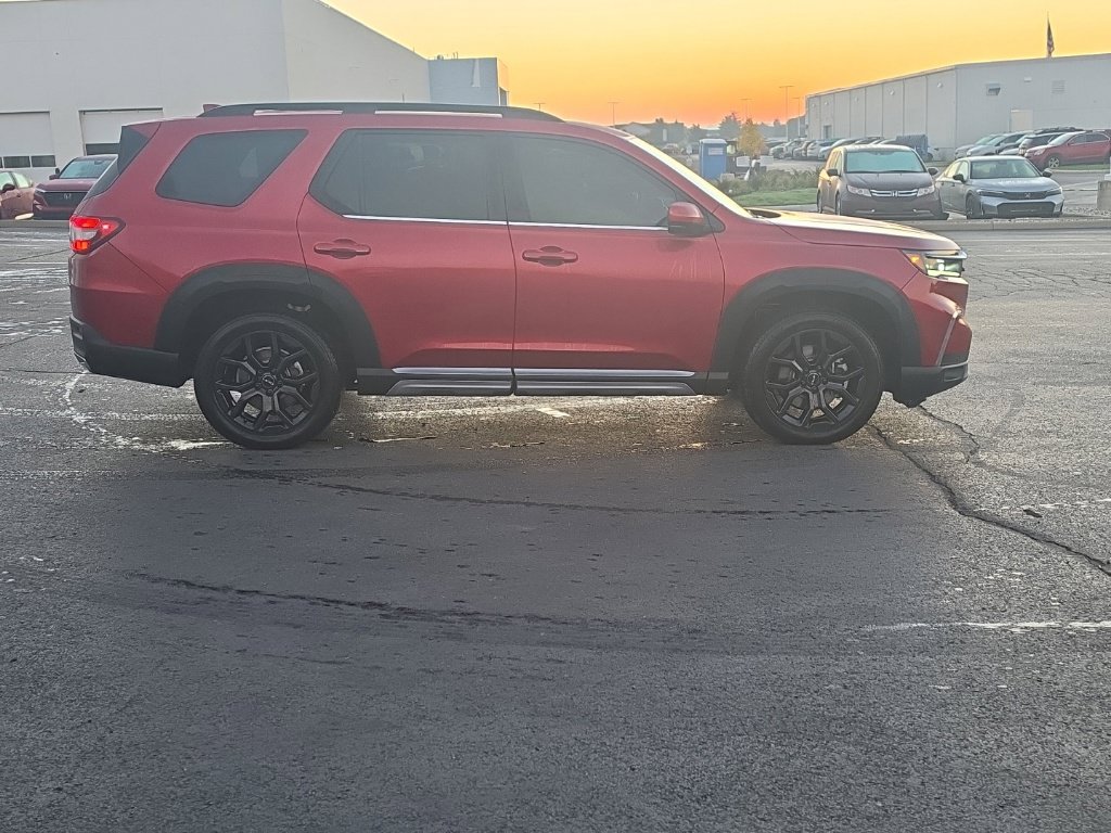 Used 2025 Honda Pilot Touring image 10