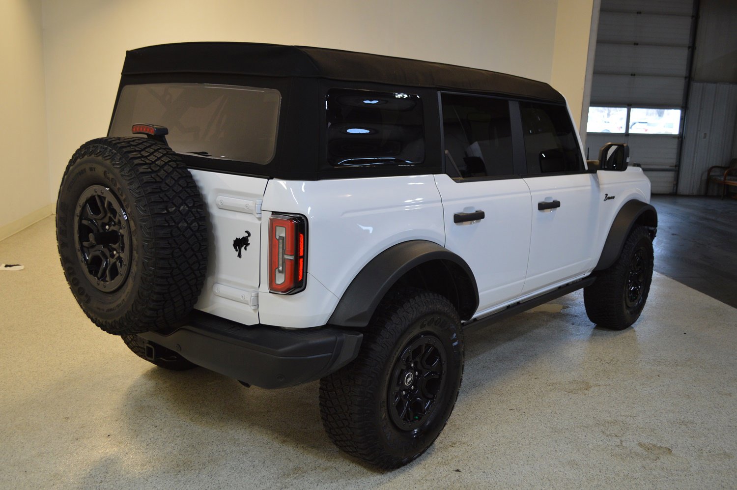 Used 2023 Ford Bronco Wildtrak image 3