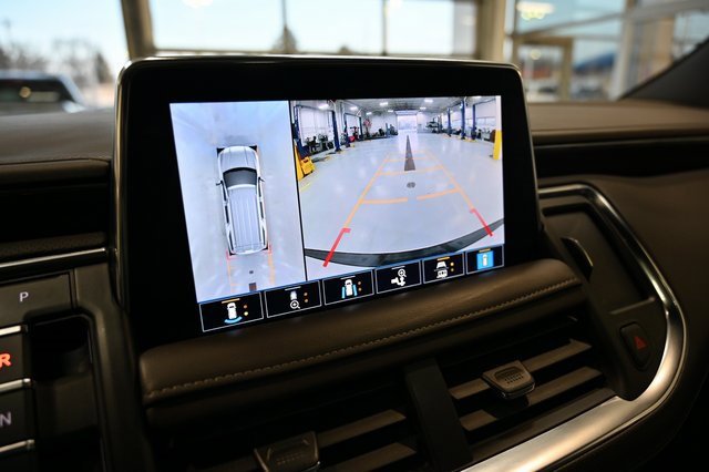 Used 2021 GMC Yukon XL SLT w/ SLT Premium Package image 17