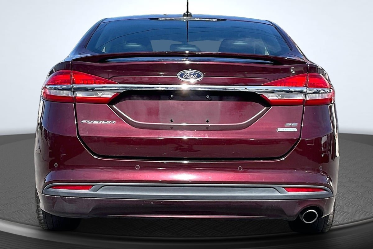 Used 2017 Ford Fusion SE w/ Equipment Group 201A FWD image 4