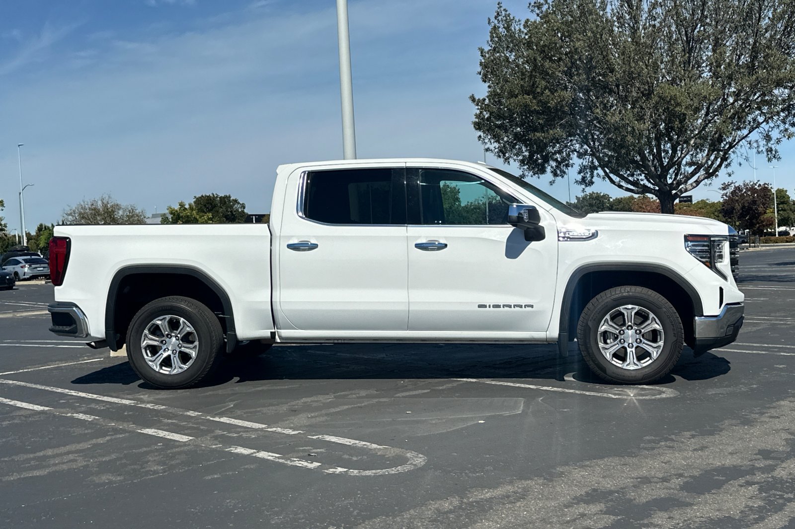 Used 2024 GMC Sierra 1500 SLT RWD image 3