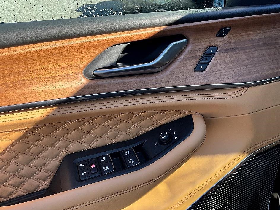 New 2025 Jeep Grand Cherokee L Summit image 15