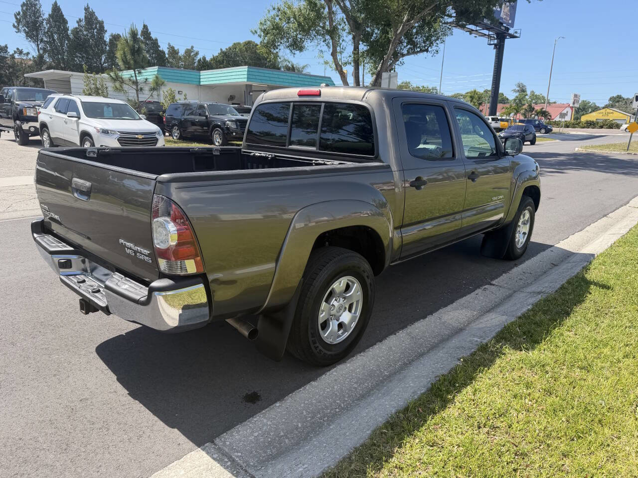 Used 2010 Toyota Tacoma PreRunner RWD image 3