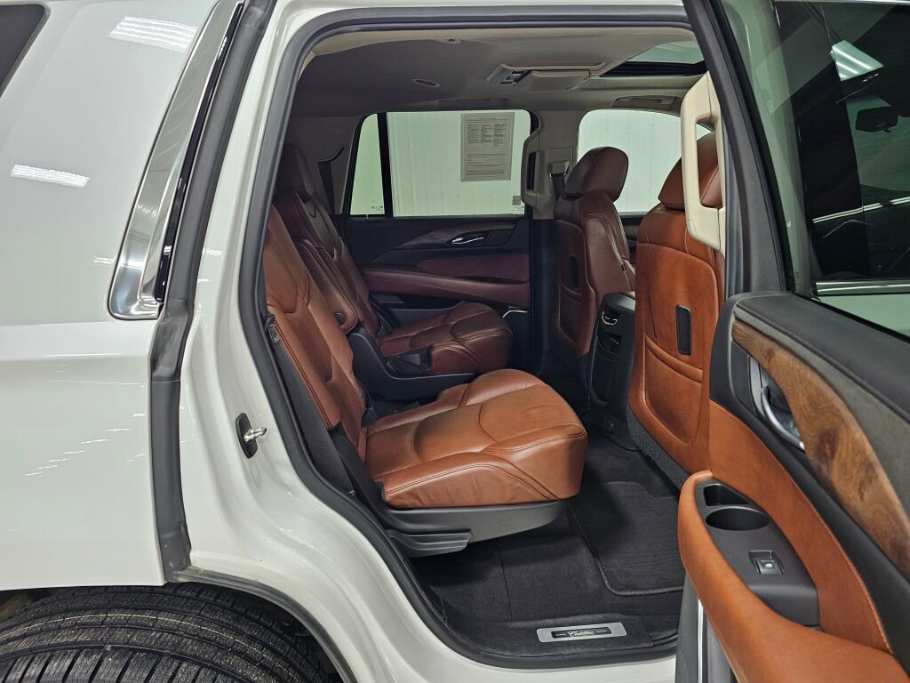Used 2019 Cadillac Escalade Luxury AWD/4WD image 23