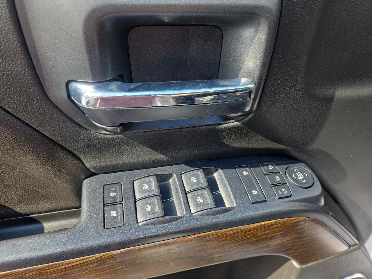 Used 2018 GMC Sierra 2500 Denali w/ Duramax Plus Package AWD/4WD image 8