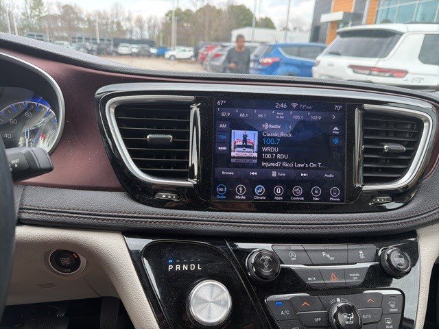 Used 2018 Chrysler Pacifica Limited w/ Tire & Wheel Group image 13