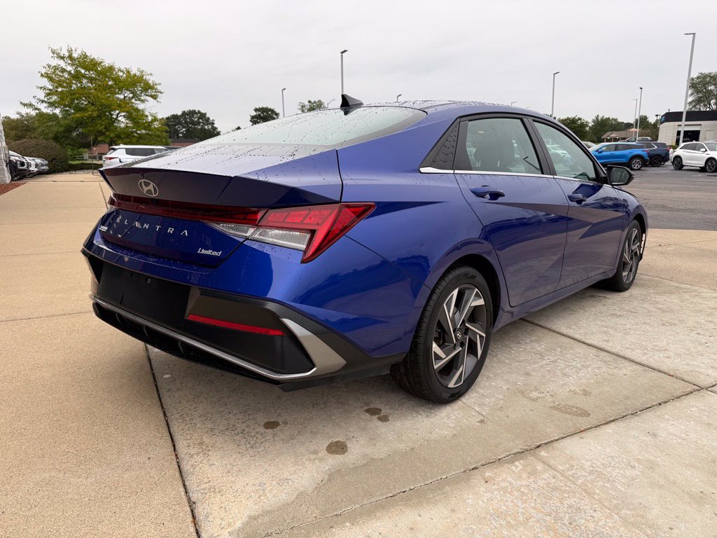 Used 2025 Hyundai Elantra Limited FWD image 17