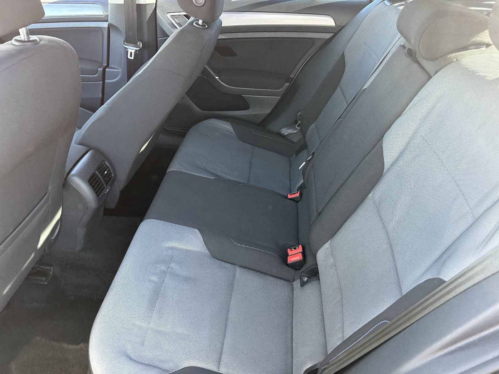 Used 2016 Volkswagen e-Golf SE w/ DC Fast Charging Package FWD image 20