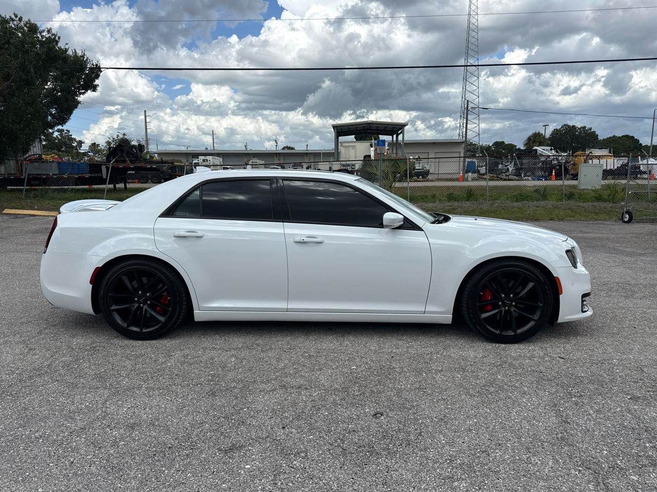 Used 2023 Chrysler 300 C RWD image 4