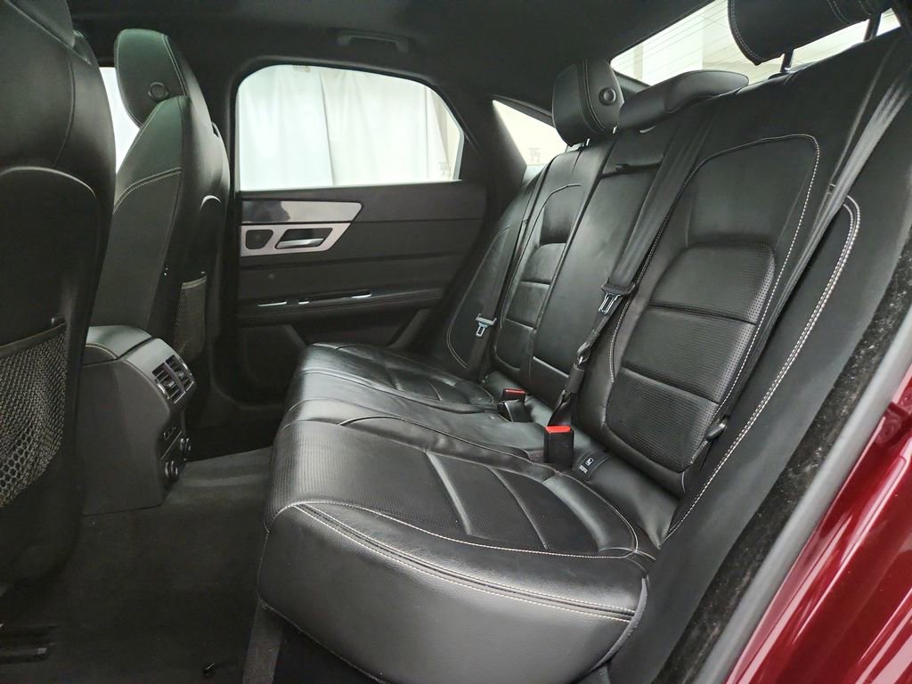 Used 2017 Jaguar XF R-Sport image 30