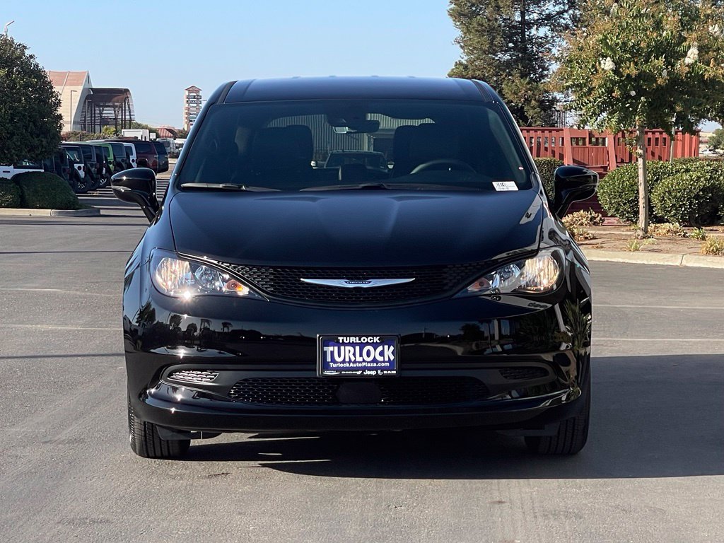 New 2027 Chrysler Pacifica LX FWD image 2