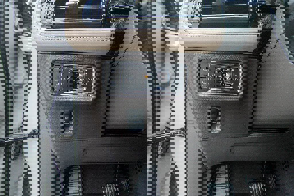 Used 2021 Lincoln Nautilus Reserve w/ Equipment Group 201A image 20