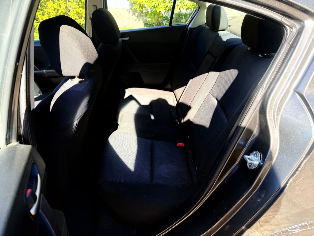 Used 2011 MAZDA MAZDA3 i Touring image 7