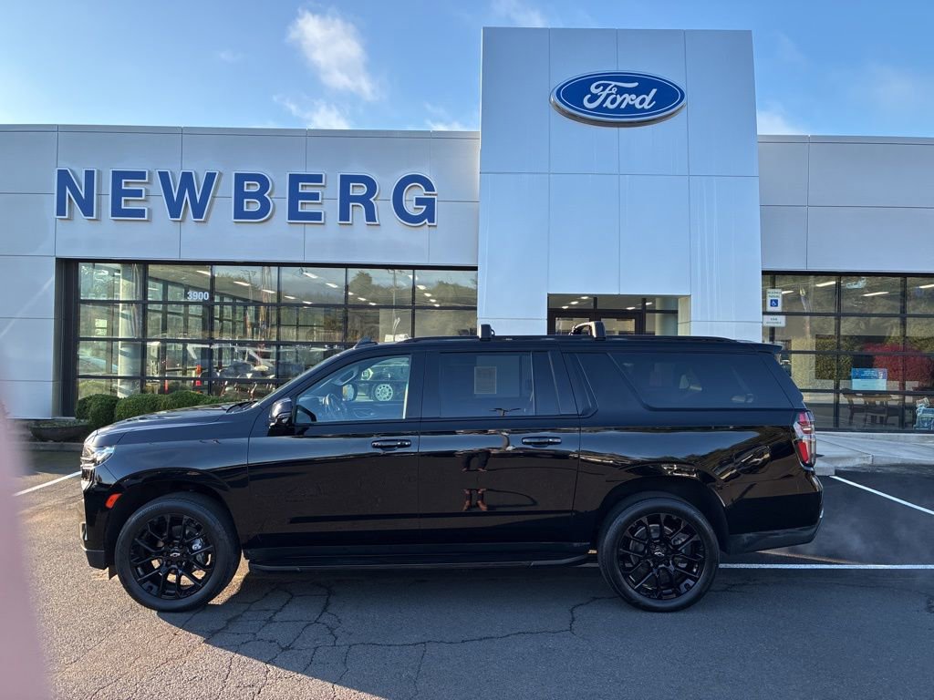 Used 2022 Chevrolet Suburban RST w/ Luxury Package AWD/4WD image 4