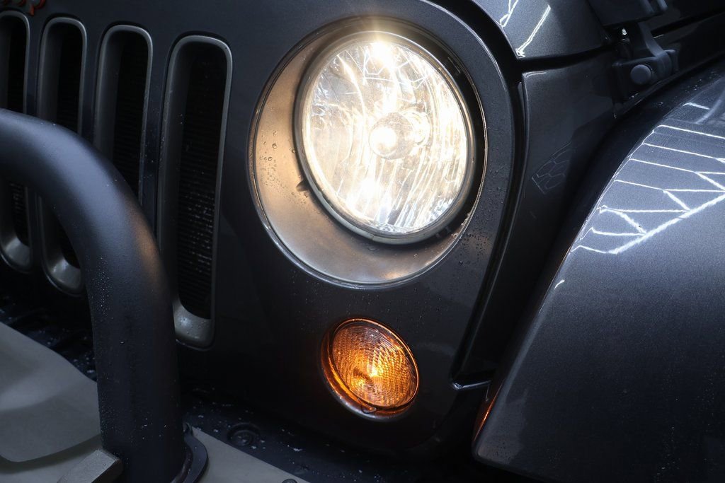 Used 2016 Jeep Wrangler Sahara image 22