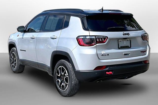 Used 2025 Jeep Compass Trailhawk AWD/4WD image 12