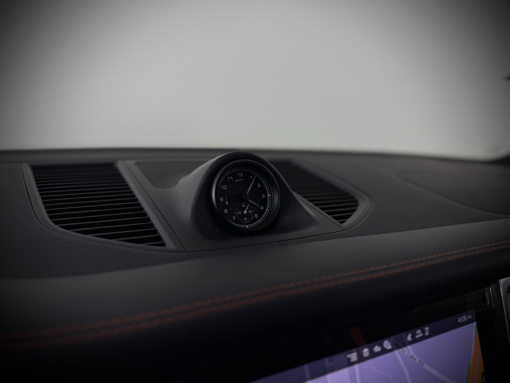 New 2025 Porsche Macan image 30