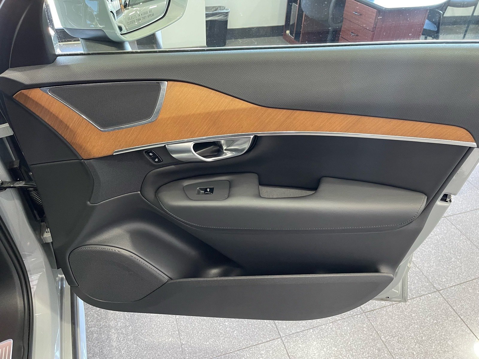 Used 2025 Volvo XC90 T8 Plus w/ Protection Package Premier AWD/4WD image 39