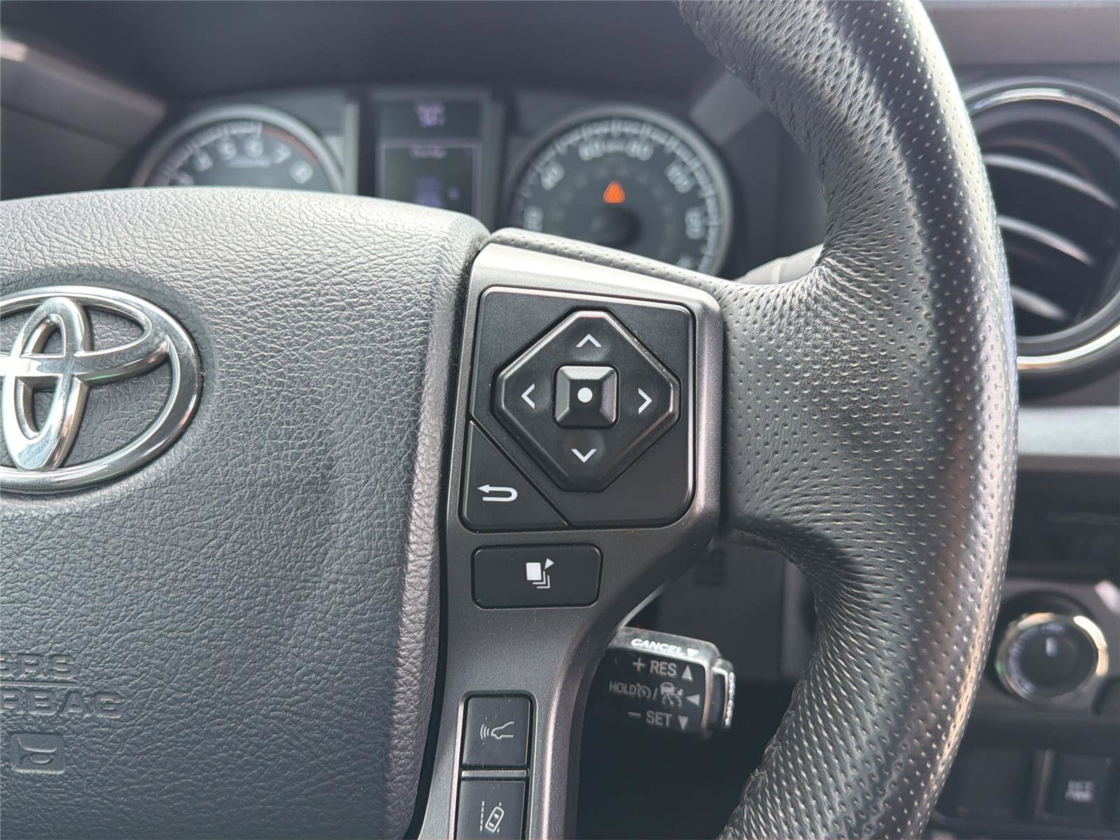 Used 2018 Toyota Tacoma TRD Sport AWD/4WD image 24