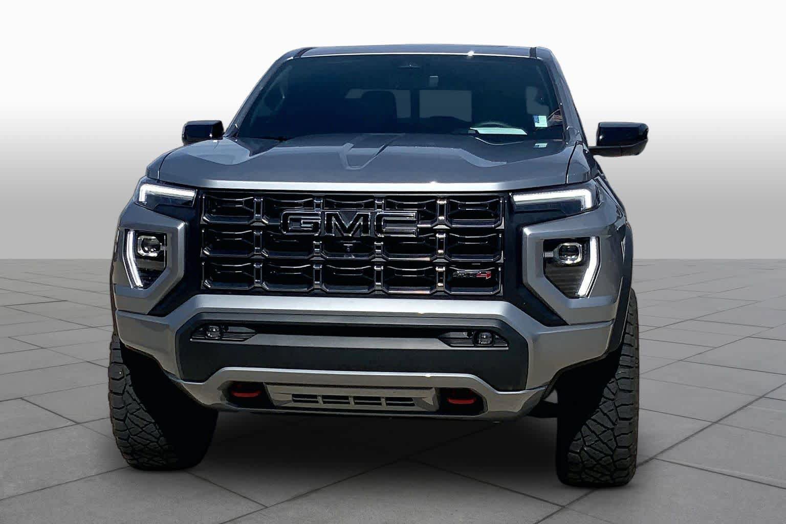Used 2025 GMC Canyon AT4 w/ Technology Plus Package AWD/4WD image 4