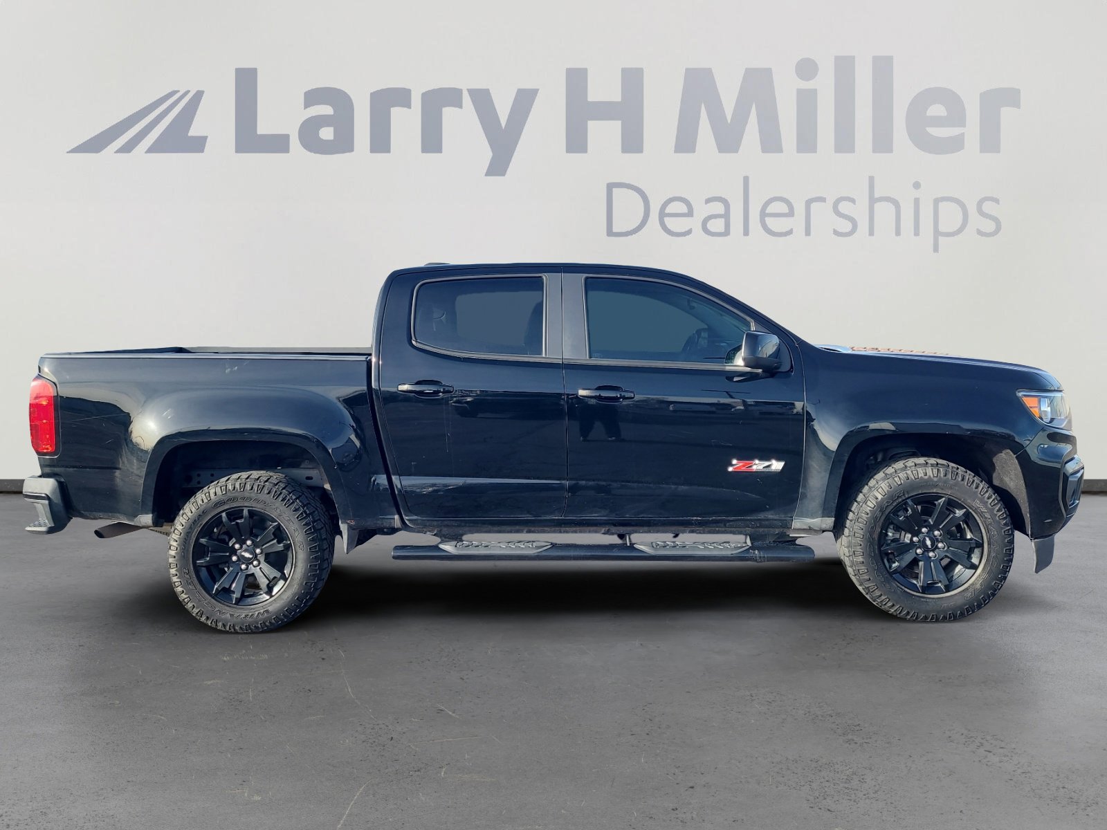 Used 2022 Chevrolet Colorado Z71 w/ Z71 Midnight Edition image 6