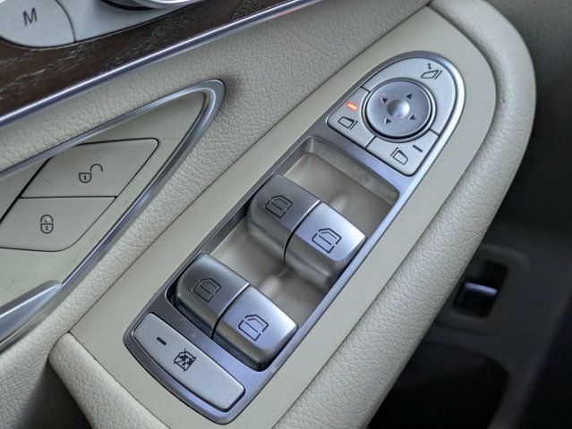 Used 2019 Mercedes-Benz GLC 300 4MATIC image 25