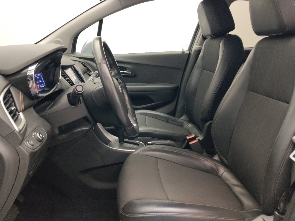 Used 2020 Chevrolet Trax LT w/ LT Convenience Package FWD image 17