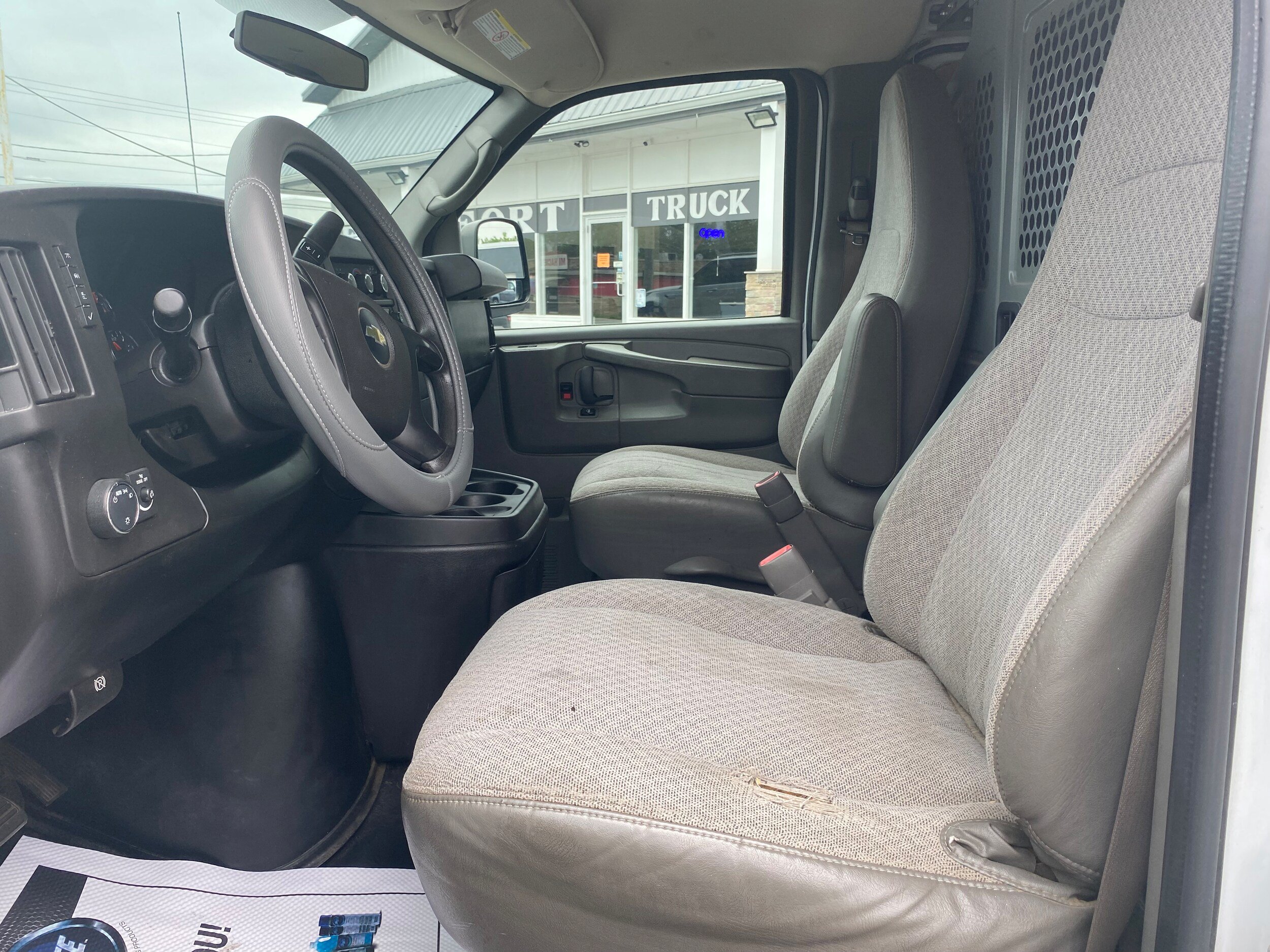 Used 2013 Chevrolet Express 2500 RWD image 10