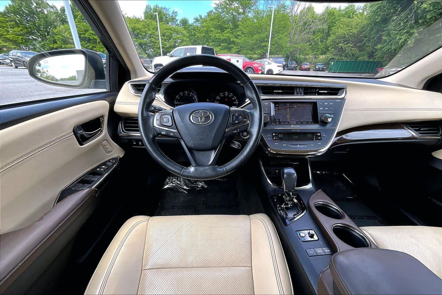 Used 2013 Toyota Avalon Limited w/ Technology Pkg FWD image 6