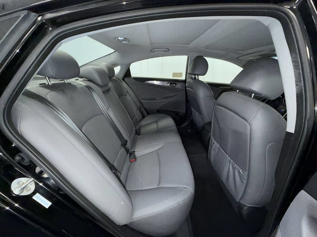 Used 2015 Hyundai Sonata Limited w/ Option Group 02 FWD image 17